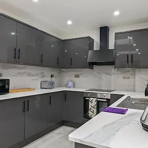 Modern Double W Private Bath & Free Parking Holiday home York